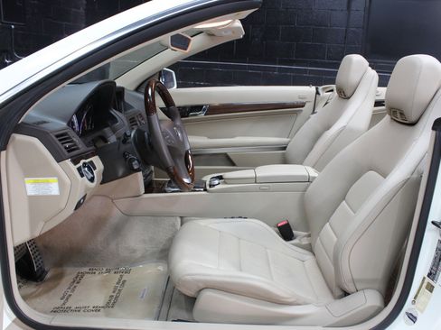 Used 2011 Mercedes-Benz E 550 Cabriolet image 30