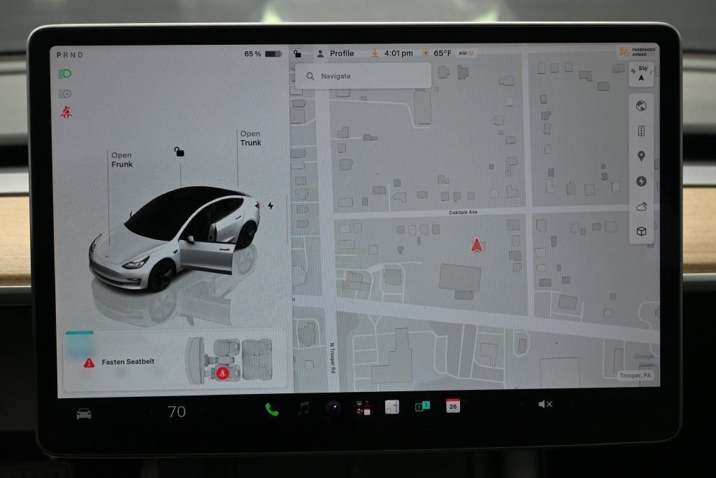 Used 2023 Tesla Model 3 Standard Range RWD image 19
