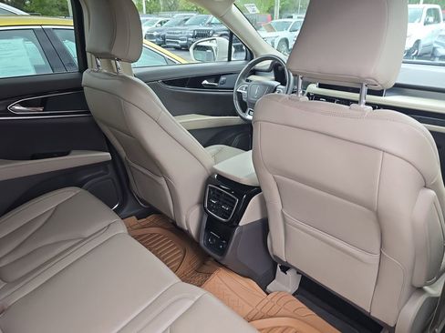 Used 2022 Lincoln Nautilus FWD w/ Premium Package image 13