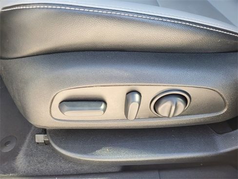 Certified 2022 GMC Terrain SLT w/ Infotainment Package II image 5