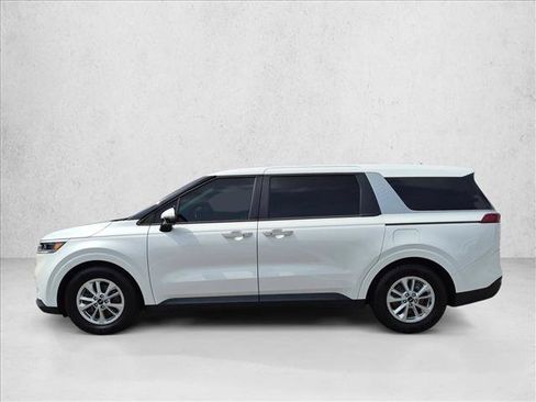 Used 2022 Kia Carnival LX FWD image 9