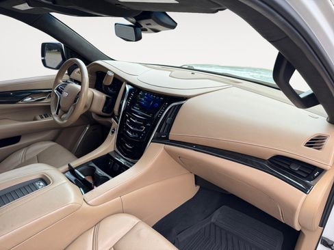 Used 2018 Cadillac Escalade Platinum AWD/4WD image 15