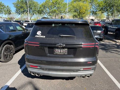 Used 2024 Chevrolet Traverse Z71 image 5