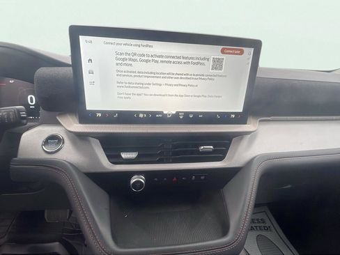 Certified 2025 Ford Explorer Active AWD/4WD image 12