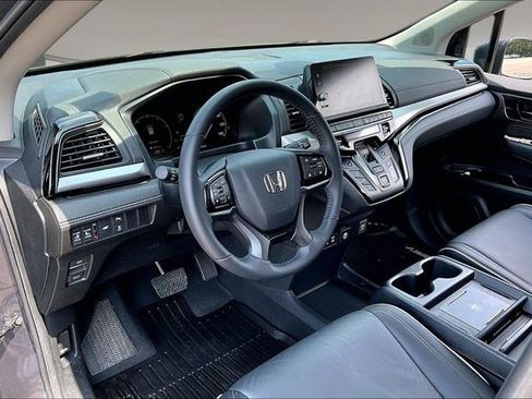 Certified 2025 Honda Odyssey Touring image 17