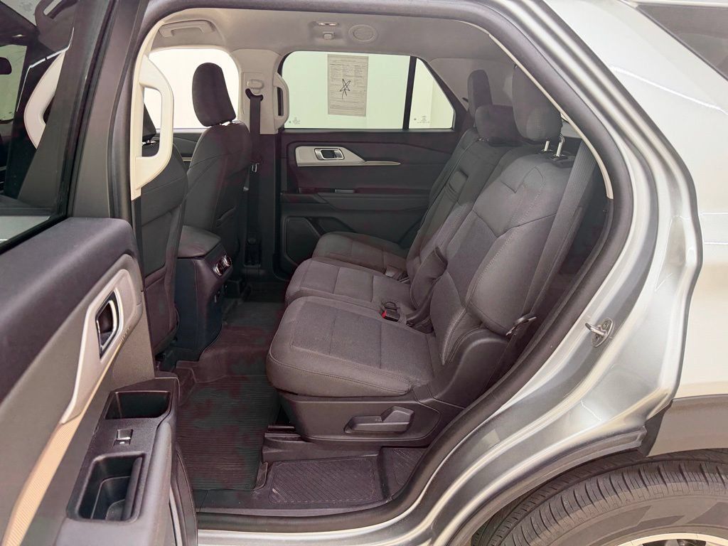 Used 2025 Ford Explorer Active AWD/4WD image 20