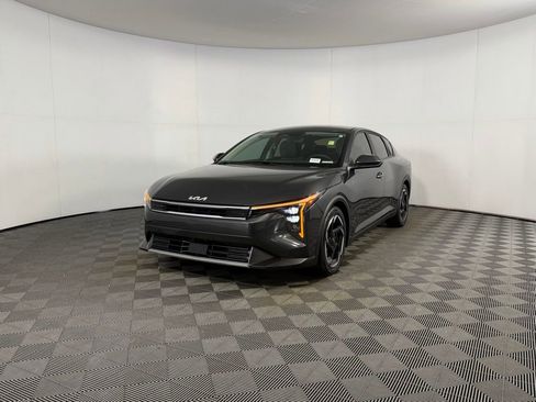 Used 2025 Kia K4 EX image 10