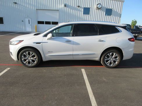Used 2020 Buick Enclave Avenir w/ Avenir Technology Package AWD/4WD image 2
