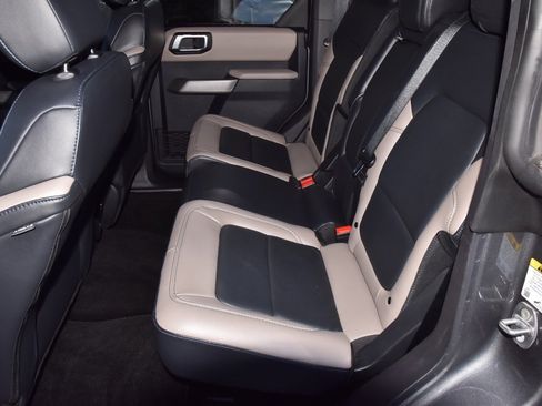 Used 2023 Ford Bronco Wildtrak image 14