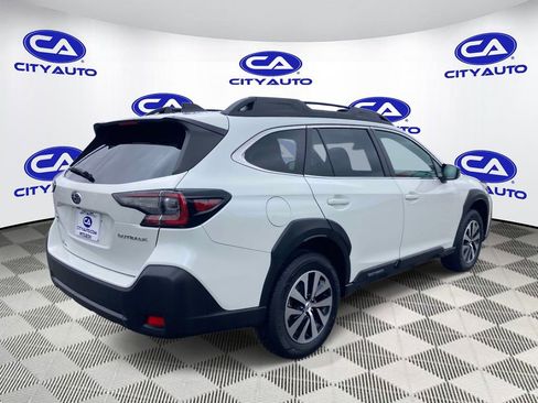 Used 2024 Subaru Outback Premium AWD/4WD image 3