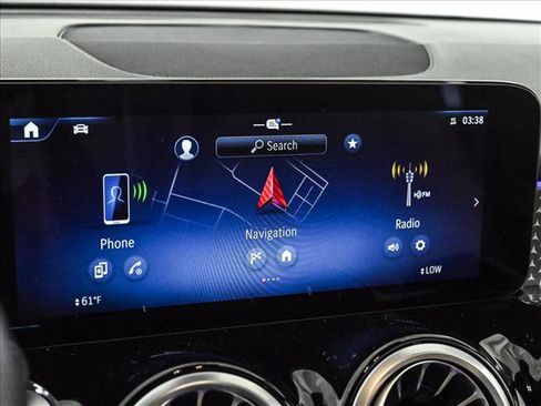 Used 2025 Mercedes-Benz GLB 250 4MATIC image 16