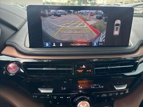 Used 2025 Acura MDX SH-AWD w/ Technology Package image 11