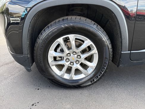 Used 2021 Chevrolet Traverse LS image 9