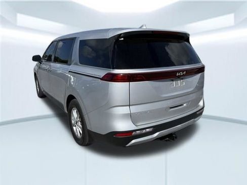 Used 2023 Kia Carnival LX image 6