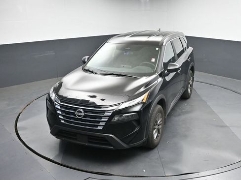 Used 2025 Nissan Rogue S image 23