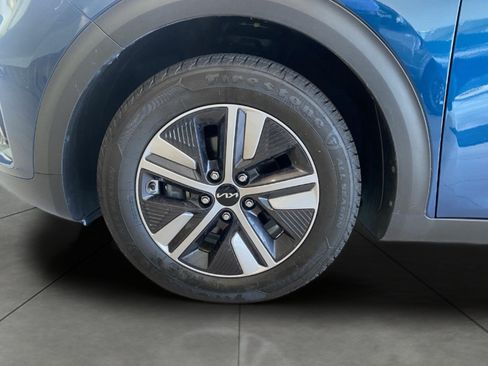 Used 2022 Kia Niro LXS FWD image 11
