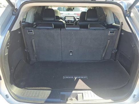 Used 2023 Toyota Highlander Limited FWD image 17