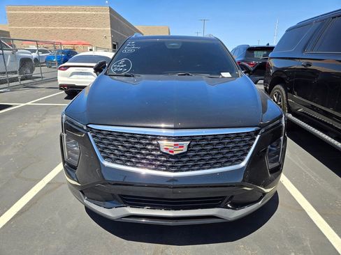 Used 2024 Cadillac XT4 Premium Luxury FWD image 4