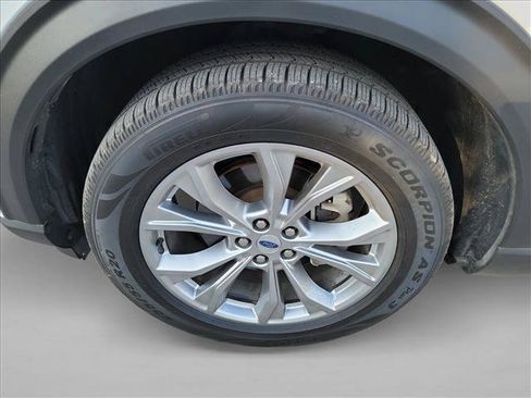 Used 2021 Ford Explorer XLT w/ Equipment Group 202A RWD image 9