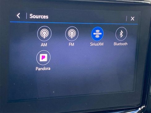 Used 2021 Chevrolet Traverse LT image 36