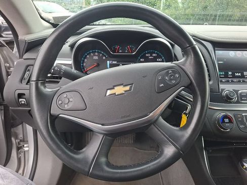 Used 2017 Chevrolet Impala LT FWD image 30