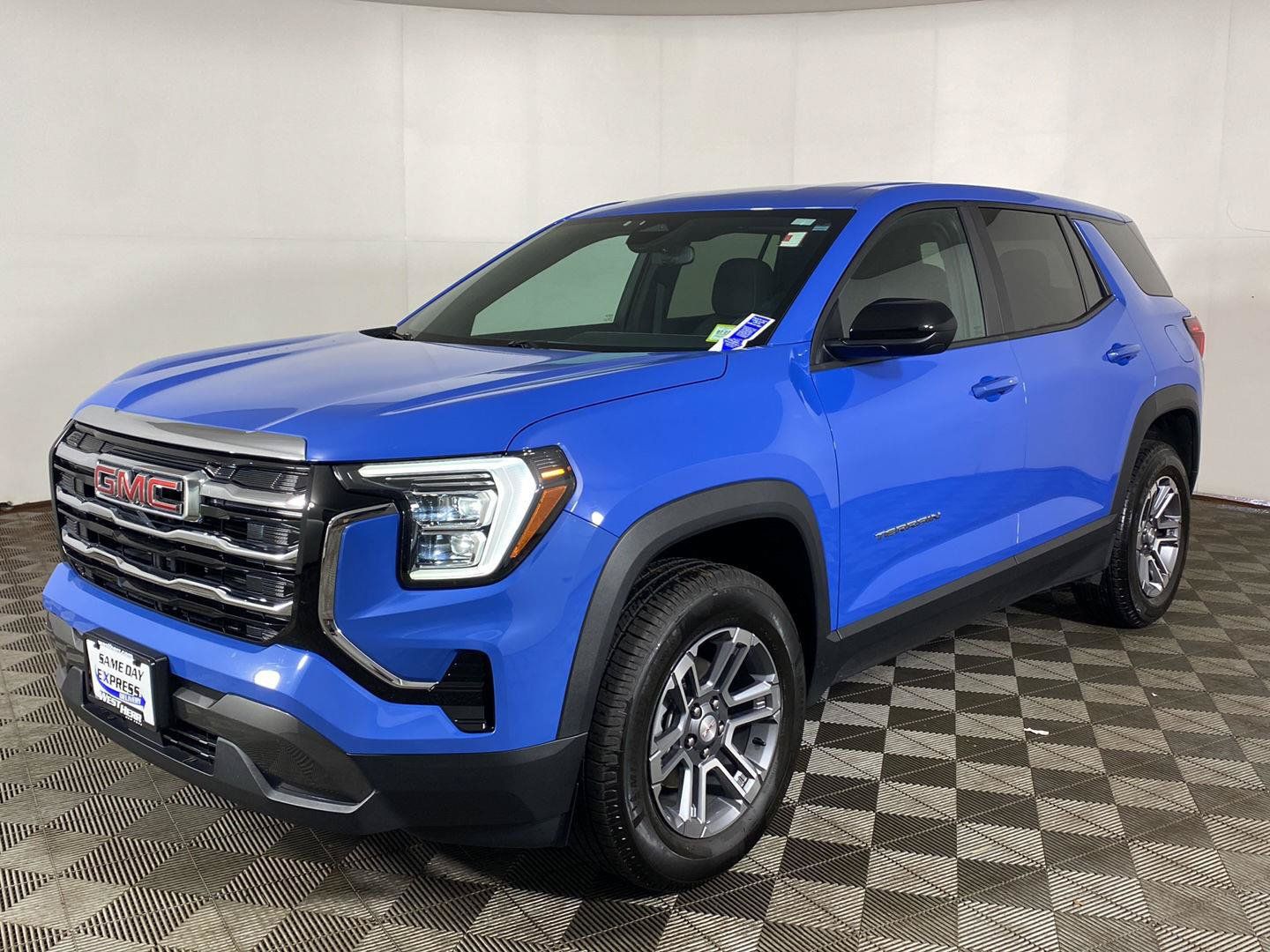 Used 2025 GMC Terrain Elevation FWD image 2