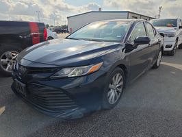 Used 2018 Toyota Camry LE FWD image 1