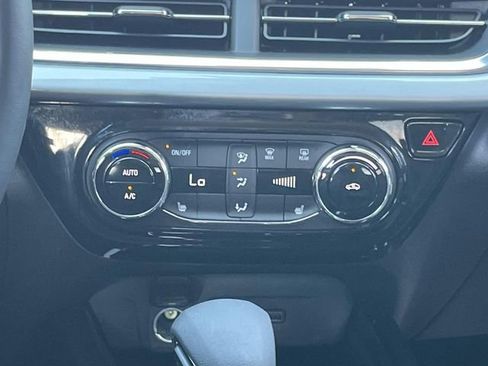 Used 2024 Chevrolet Trax LT w/ Driver Confidence Package FWD image 16
