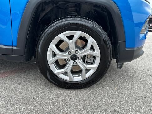Used 2025 Jeep Compass Latitude w/ Convenience Group AWD/4WD image 16