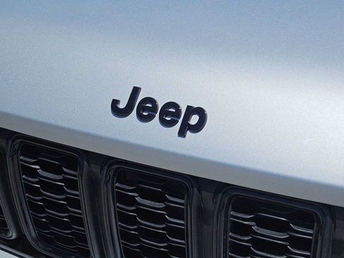 Used 2025 Jeep Grand Cherokee L Laredo AWD/4WD image 12