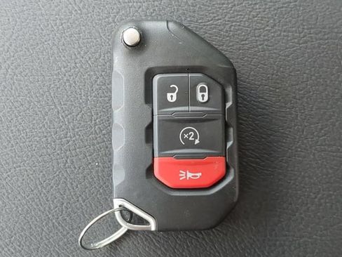 Used 2025 Jeep Wrangler Unlimited Sahara w/ Safety Group AWD/4WD image 33