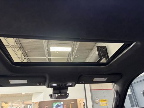 Used 2023 GMC Sierra 1500 Denali Ultimate AWD/4WD image 14