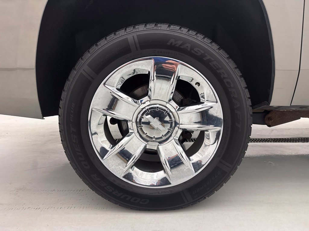 Used 2019 Chevrolet Suburban LT w/ LT Signature Package AWD/4WD image 12