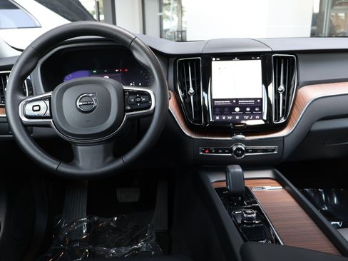 Used 2024 Volvo XC60 B5 Plus AWD/4WD image 20