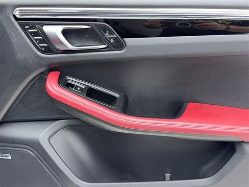 Used 2022 Porsche Macan S image 46