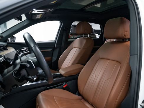 Used 2024 Audi Q8 e-tron Premium image 16