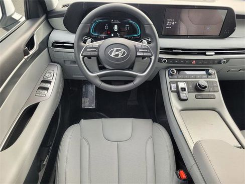 Certified 2025 Hyundai Palisade SEL image 8