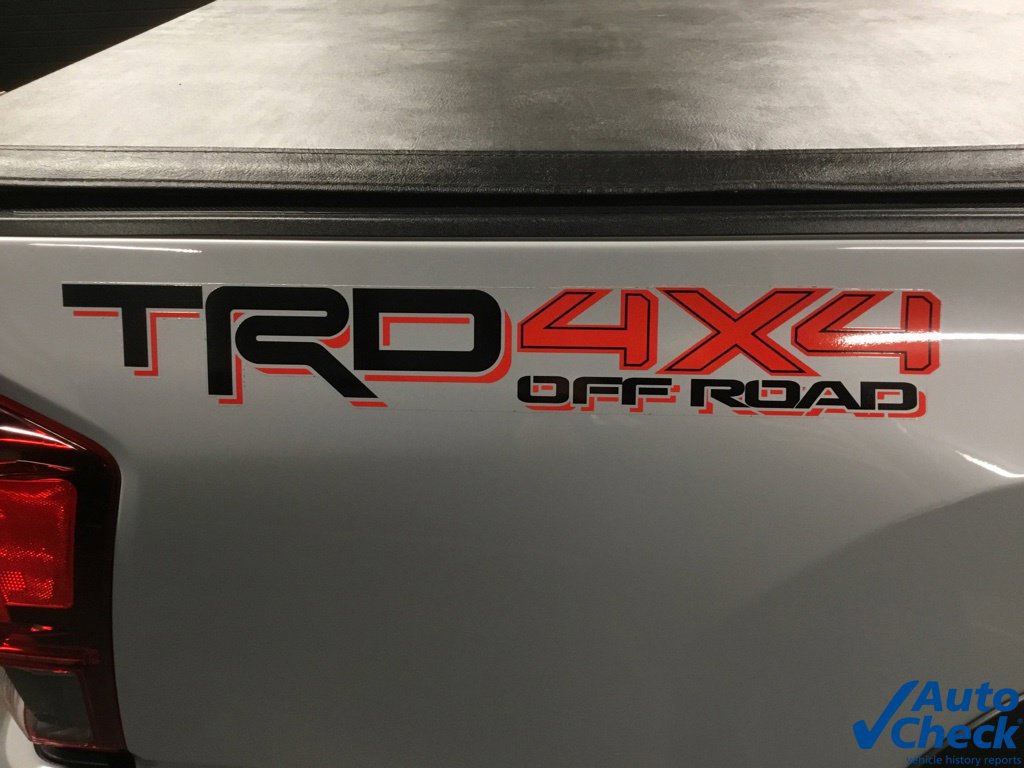 Used 2018 Toyota Tacoma TRD Off-Road w/ Technology Package AWD/4WD image 27