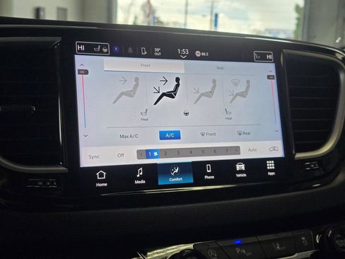 Used 2024 Chrysler Pacifica Touring-L image 31