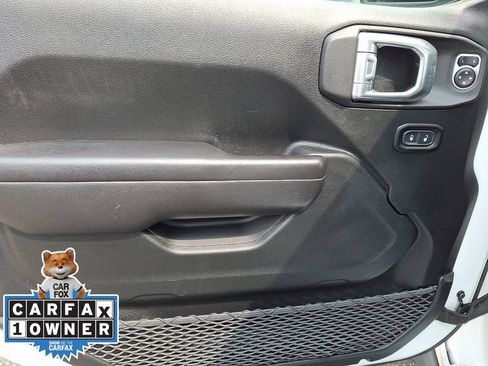 Used 2021 Jeep Gladiator Mojave AWD/4WD image 11