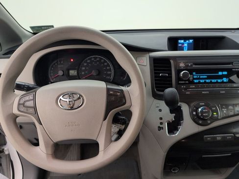 Used 2013 Toyota Sienna LE image 23