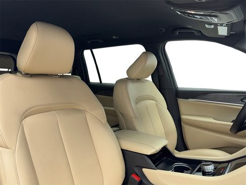 Used 2024 Jeep Grand Cherokee L Limited w/ Black Appearance Package image 45