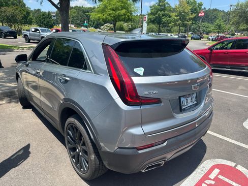 Used 2023 Cadillac XT4 Luxury w/ Cold Weather Package FWD image 3