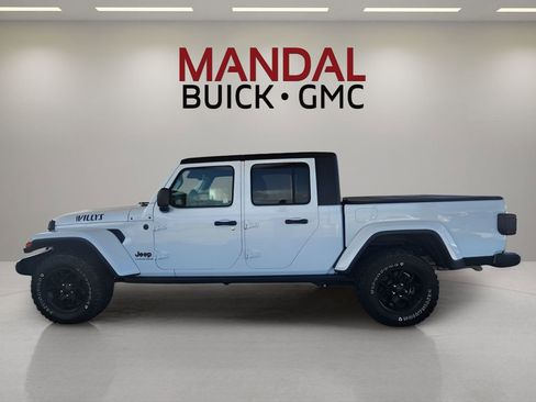 Used 2024 Jeep Gladiator Sport image 10
