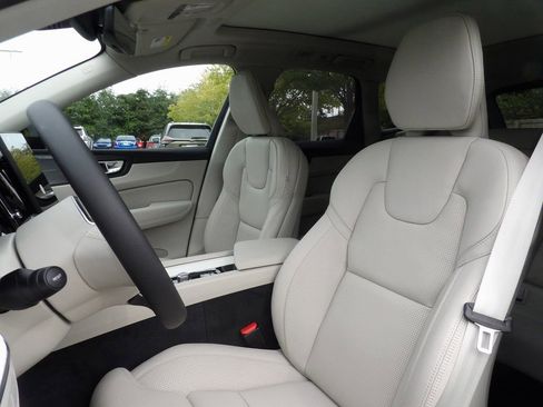 New 2026 Volvo XC60 B5 Ultra w/ Protection Package Premier image 9