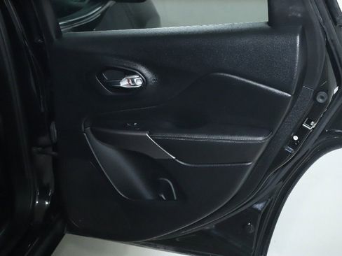 Used 2019 Jeep Cherokee Limited AWD/4WD image 33