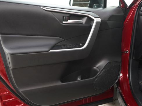 Used 2025 Toyota RAV4 XLE w/ Convenience Package AWD/4WD image 19