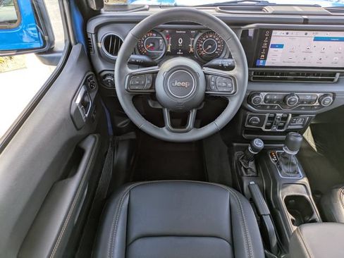 Certified 2025 Jeep Gladiator Sport AWD/4WD image 10