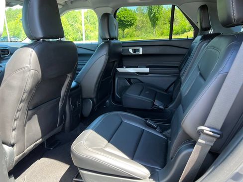 Certified 2023 Ford Explorer XLT w/ Equipment Group 202A AWD/4WD image 4