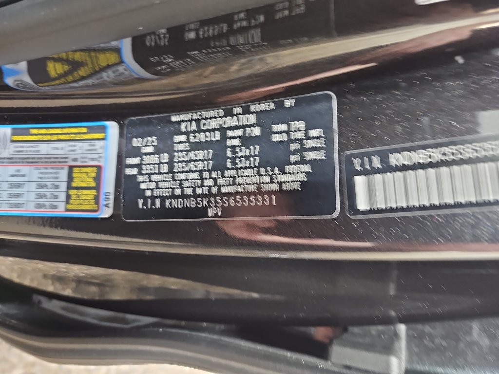 Used 2025 Kia Carnival FWD image 41